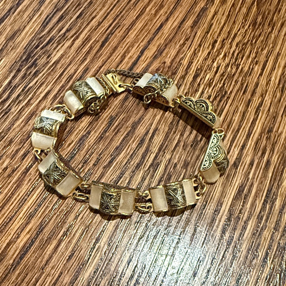 Elegant Gold Tone and Cream Bracelet